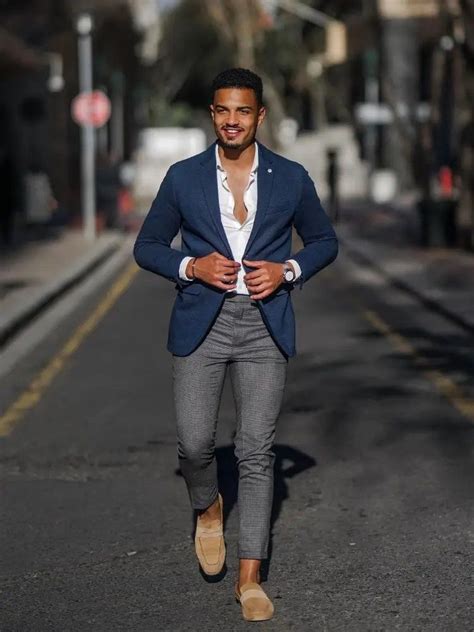 casual navy blue blazer combination.